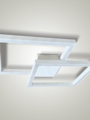 Plafon Tech LED 4K 6300 lúmens instalado no ambiente