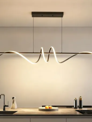 Pendente Surel LED instalado sobre mesa de jantar contemporânea
